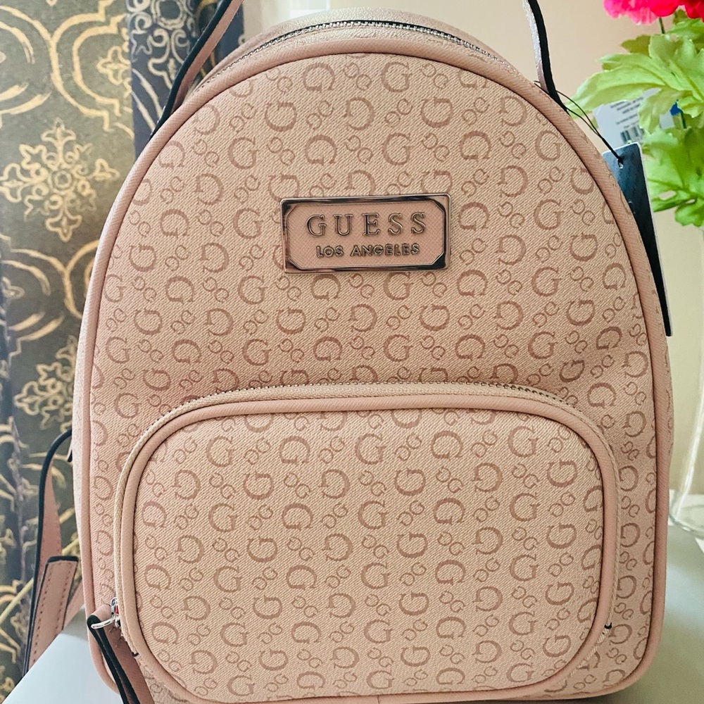 Guess Elkton small backpack justable straps and top handle.
10"W x 10"H x 4"D
